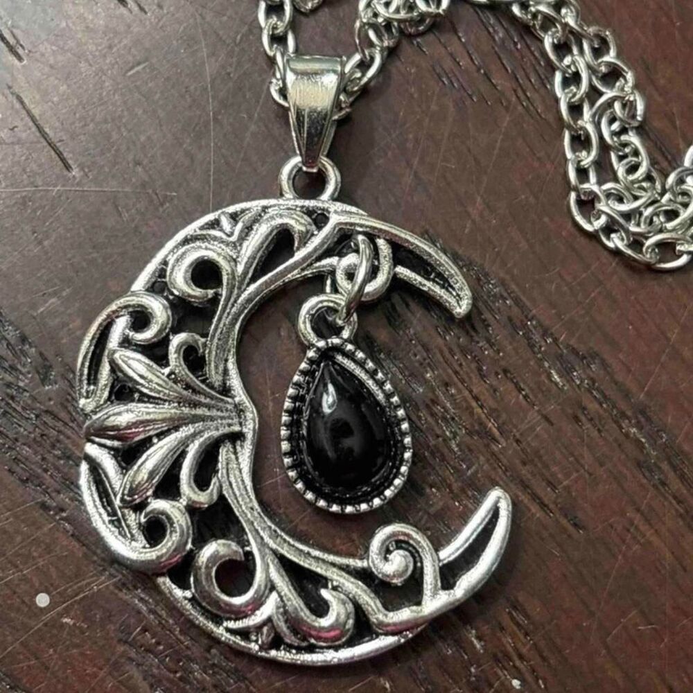 ꧁ᬊᬁ whimsigoth silver moon necklace ᬊ᭄꧂ - Picture 5 of 7